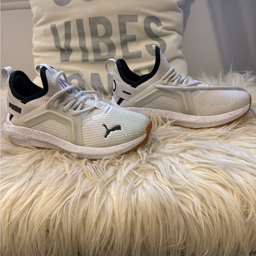 Puma Soft Ride Women’s White and Black Athletic Shoes 5.5